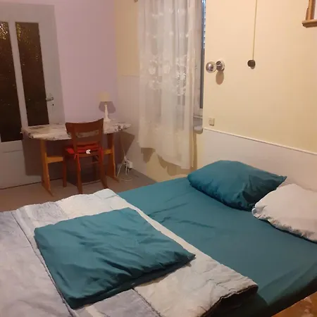 Belle Au Rez-de-chaussee * Bust